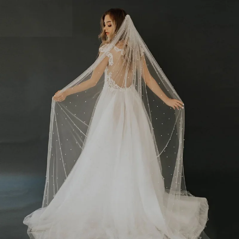 Chic Trends Unveiled Tulle Pearl Bridal Veil with Comb