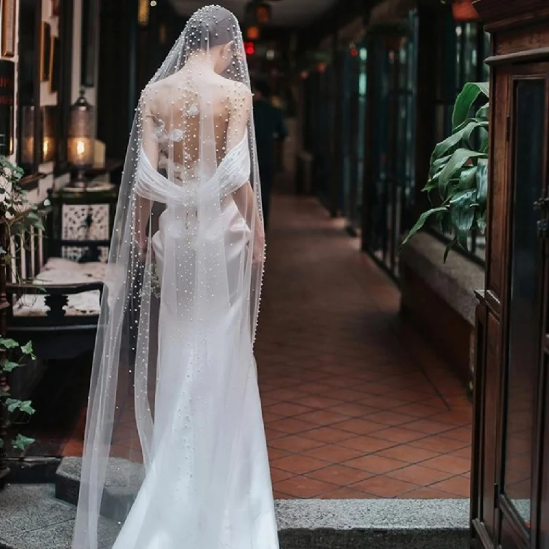 Relaxed Fashion Sophisticated Pearls Bride Veil