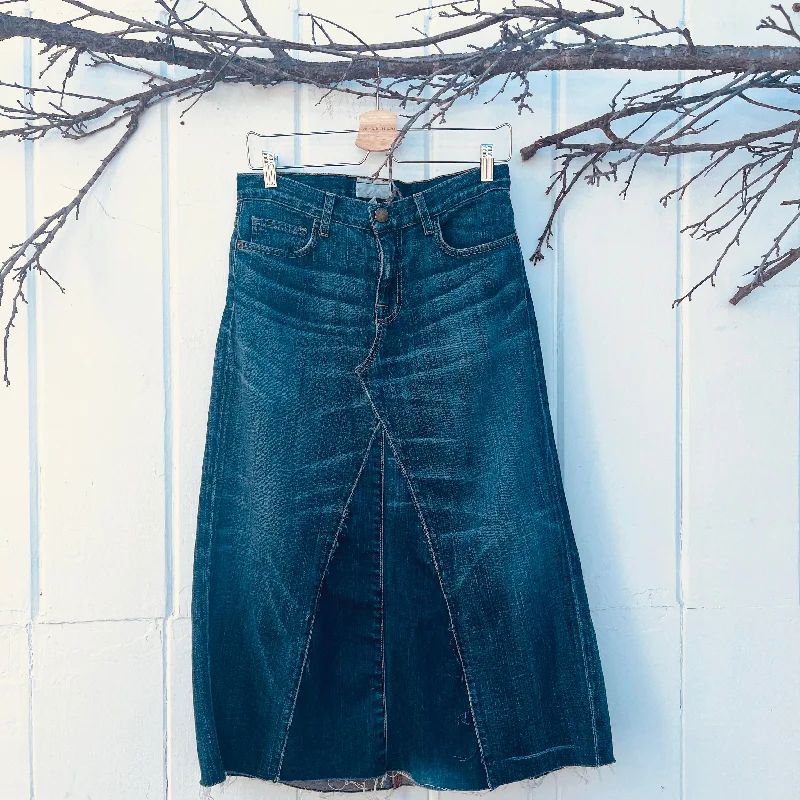 Essentials On Sale VH-DS33 Denim Skirt Size 2/4